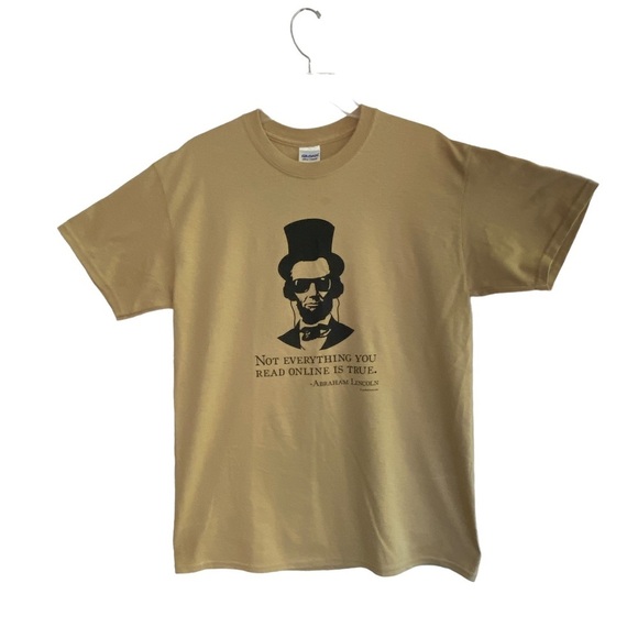 Lincoln Funny T Shirt Unisex "Not Everything You Read Online Is True" Sz… - Picture 1 of 9